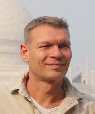 Bild: Zwischen dem bröselnden Leder eingebunden traf ich den Alchimisten St. Germain