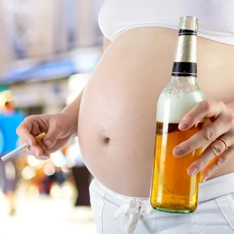 Bild: Schwangerschaft: 40% rauchen weiter