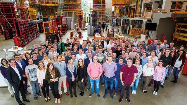 PERI Absolventen für hervorragende Leistungen ausgezeichnet Bild: PERI Absolventen für hervorragende Leistungen ausgezeichnet