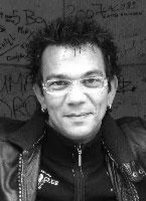 Bild: Kirche und Pop – Glaube, Toleranz und Musik hören, helfen in Krisensituationen