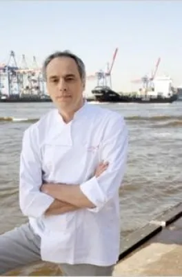 Bild: Hamburger Restaurant „Slowman“ punktet durch seinen Coach Christian Rach und seine skurrilen Mitarbeiter