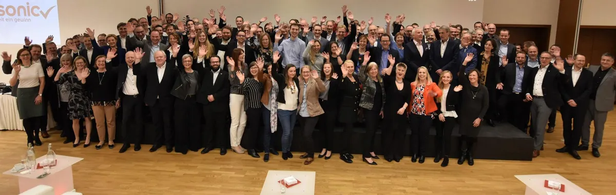 Die mesonic-Familie mit Mitarbeitern und Partnern