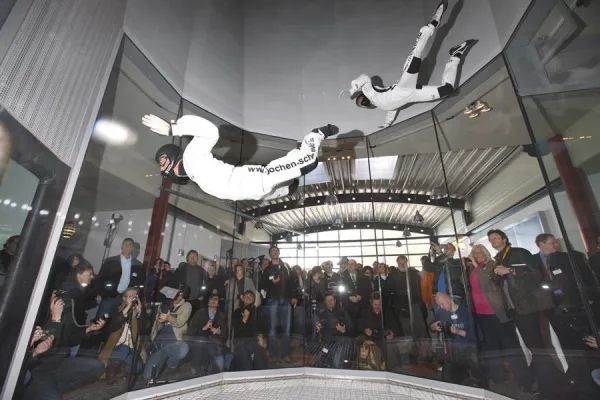 Bild: Premiere in Bottrop - Jochen Schweizer® eröffnet Deutschlands ersten Windtunnel