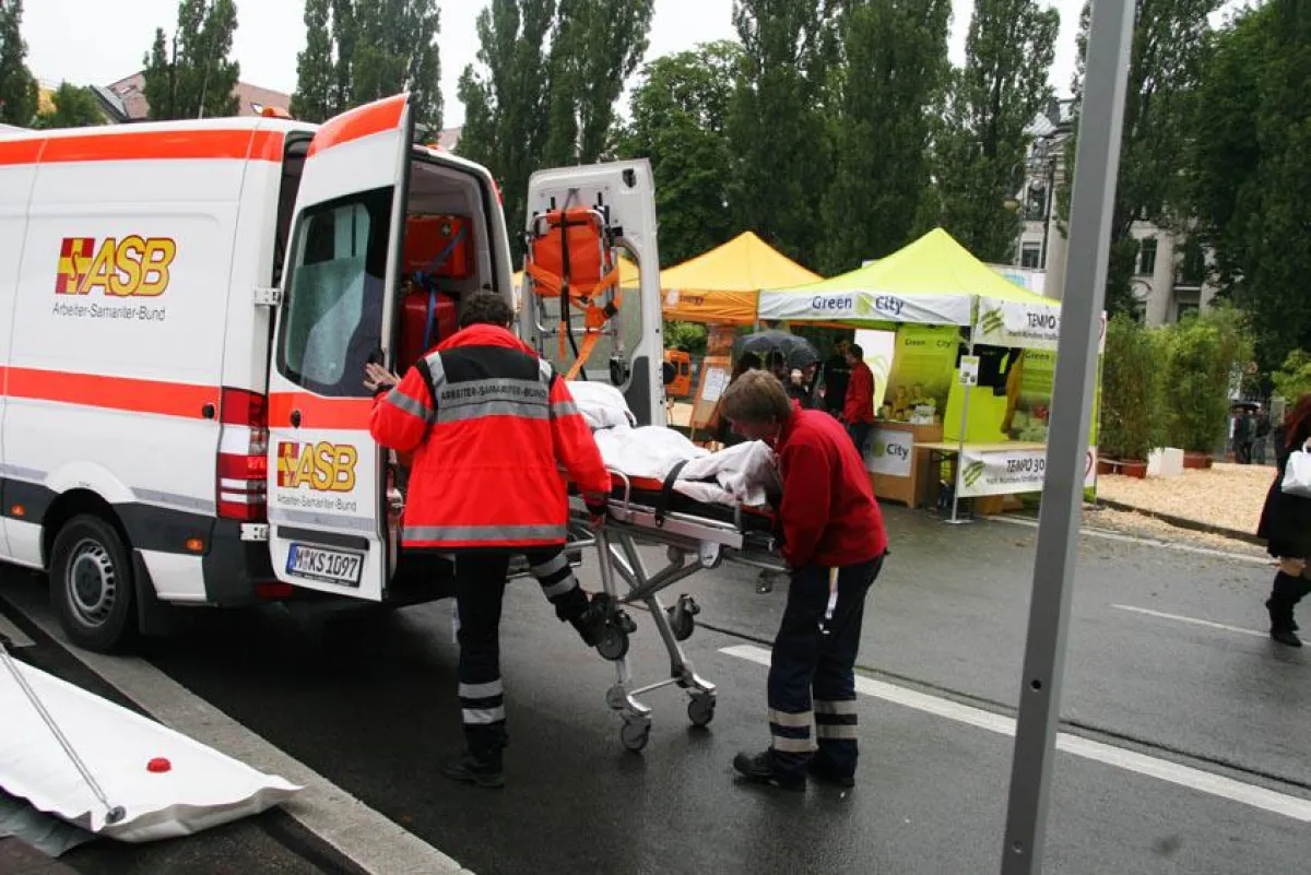 Sanitäter des ASB München im Einsatz auf dem Streetlife-Festival