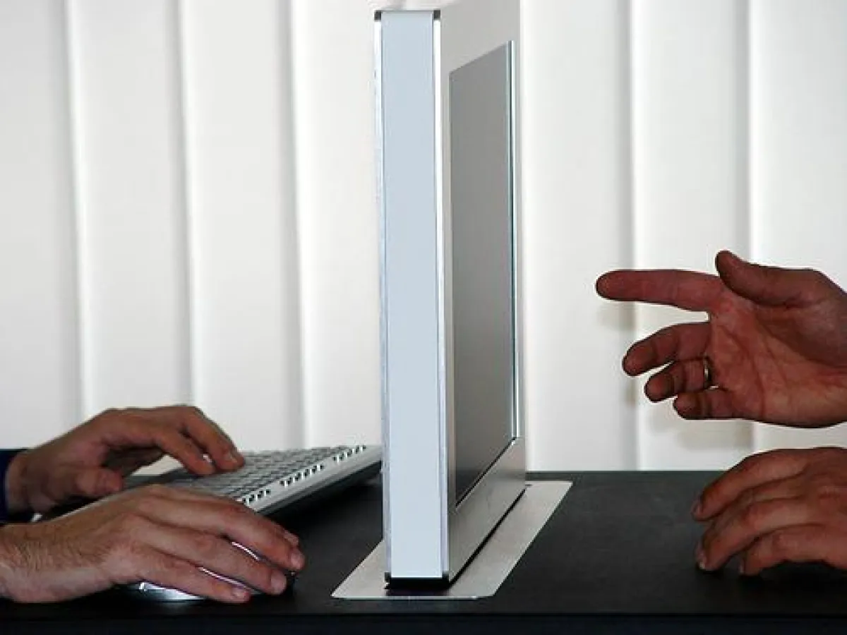 Convers double: der zweiseitige Flachbildschirm für die effektive Kommunikation zu zweit