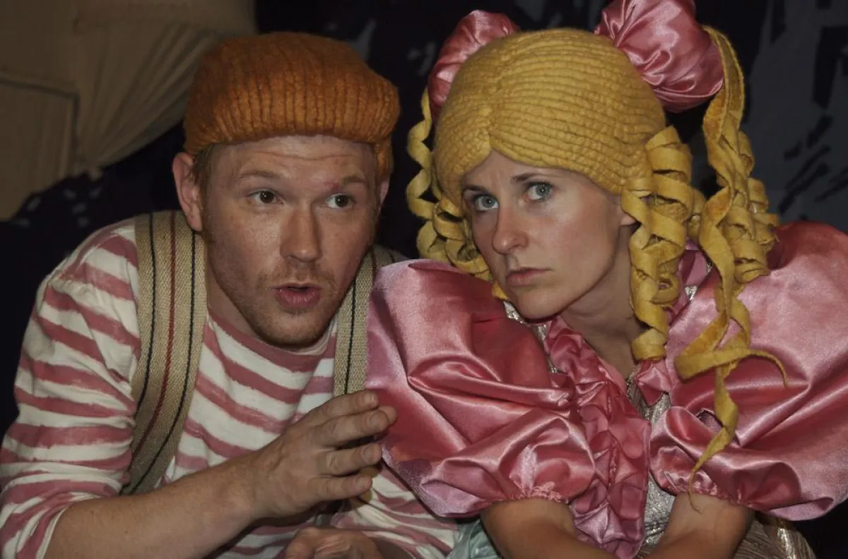 Prinzessin Henriette-Rosalinde-Audora mit ihrem Diener Lützel