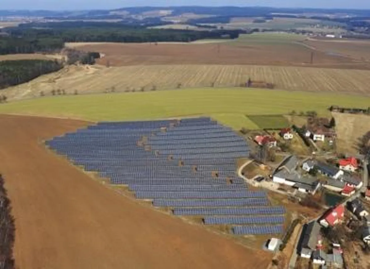 Das jüngste Solarfeld von ANTARIS SOLAR im tschechischen Mozolov bringt es auf über 1,6 Megawatt Leistung. Foto: ANTARIS SOLAR