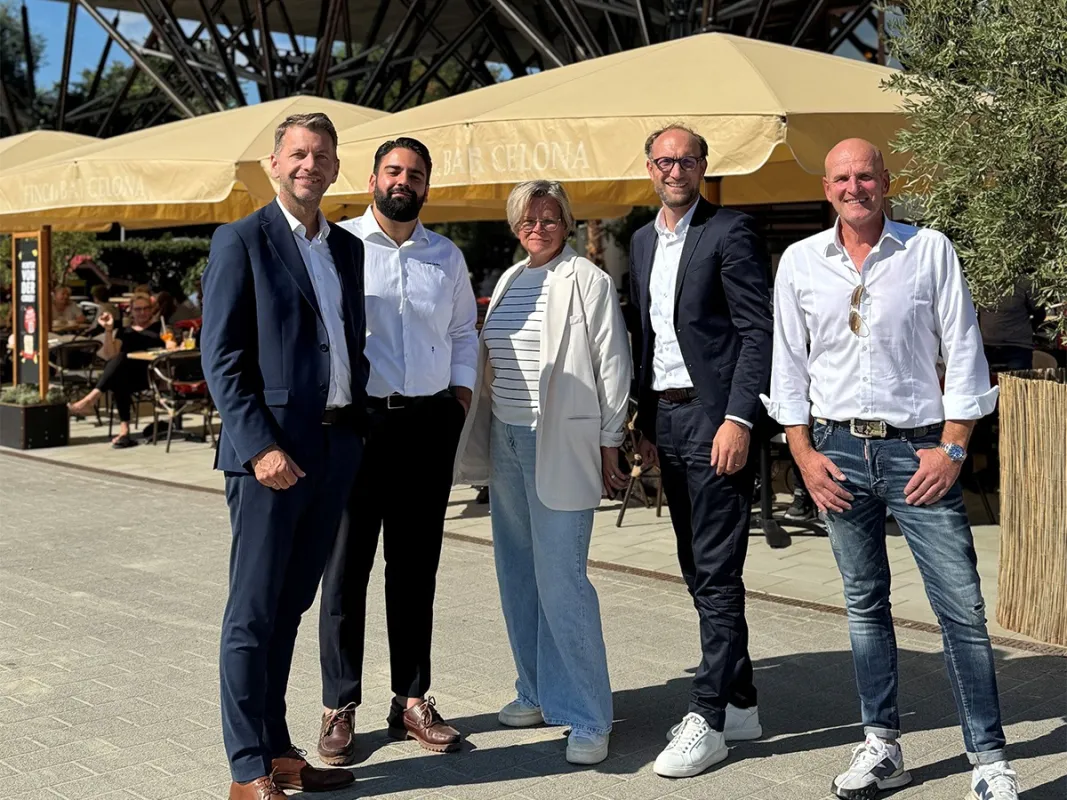 v.l. Dennis Weilmann, Bican Tam, Claudia Busch, Jens Hofschröer und Oliver Boyke (© WMG Wolfsburg)