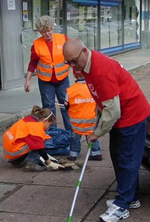 Wie am Club Spittelkolonaden in Mitte wurde in der Hauptstadt von Jung und Alt gemeinsam für Berlin angepackt.