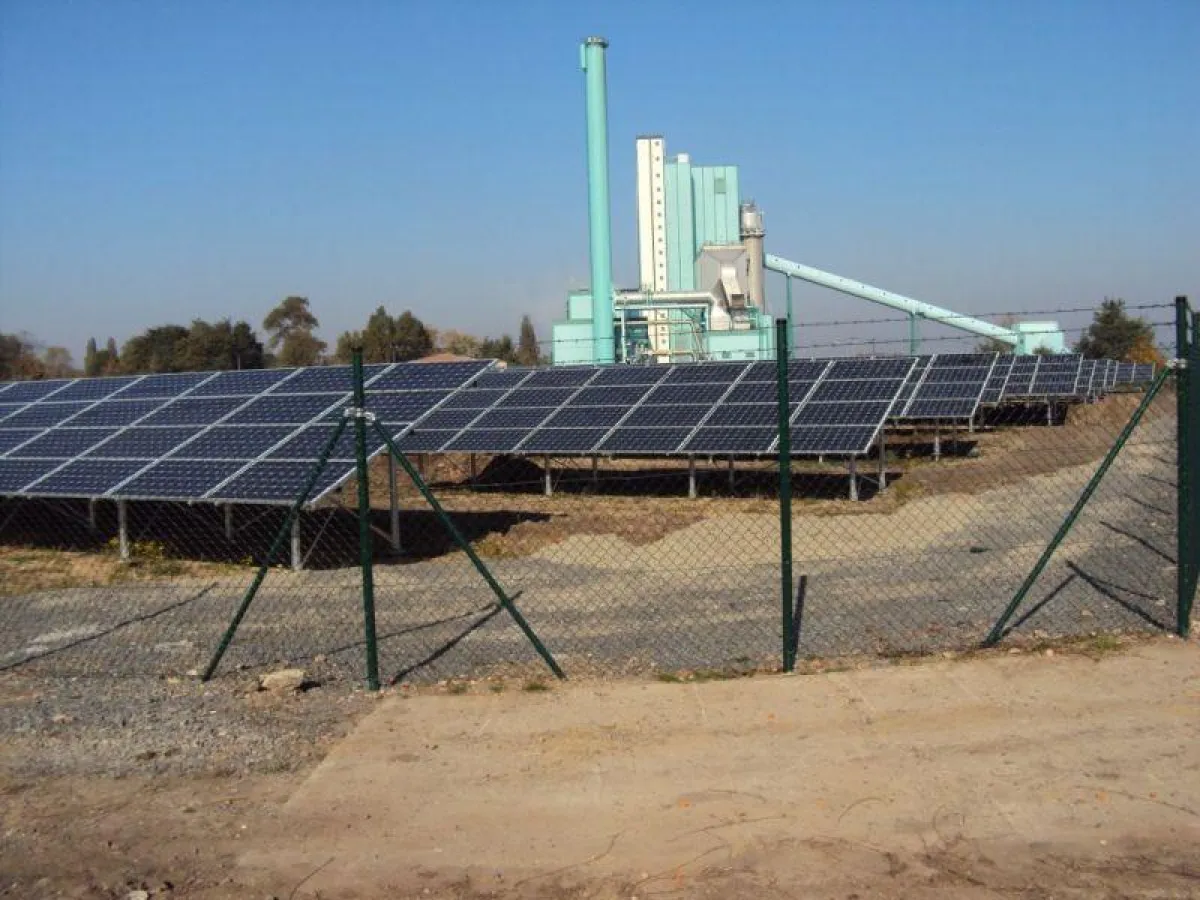 Mp-tec errichtet eigenes Solarkraftwerk auf dem Gelände einer ehemaligen Brikettfabrik in Wählitz