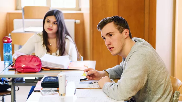 10. Klasse Gymnasium mit wirtschaftswissenschaftlichem Schwerpunkt im Lietz Internat Schloss Bieberstein Bild: 10. Klasse Gymnasium mit wirtschaftswissenschaftlichem Schwerpunkt im Lietz Internat Schloss Bieberstein