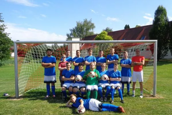 Bild: Neue Fußballtrikots für die Spieler von „Dynamo Lukas“