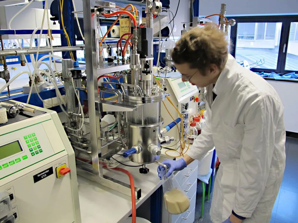 Biotechnologie pur: Arbeit am Bioreaktor