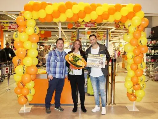 Glücksmomente bei Sconto SB – Der Möbelmarkt GmbH in Fürth Bild: Glücksmomente bei Sconto SB – Der Möbelmarkt GmbH in Fürth