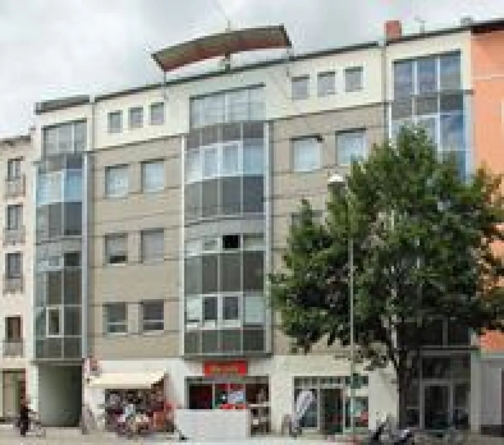 Das Büro-/Geschäftshaus 