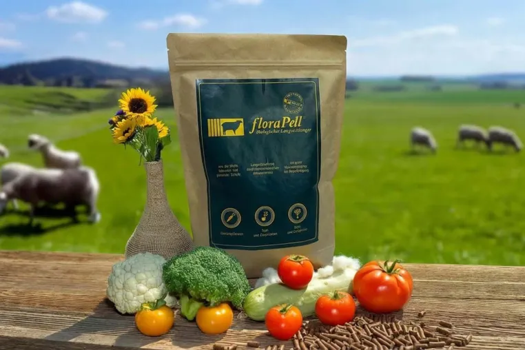 Saisonstart 2026 - Neuer 20-kg-Sack Schafwollpellets von floraPell Bild: Saisonstart 2026 - Neuer 20-kg-Sack Schafwollpellets von floraPell