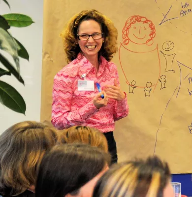 Brauchen Sie Ihren Mann zur Absicherung? NURMO-Vortrag von Barbara Taubmann rüttelte wach Bild: Brauchen Sie Ihren Mann zur Absicherung? NURMO-Vortrag von Barbara Taubmann rüttelte wach