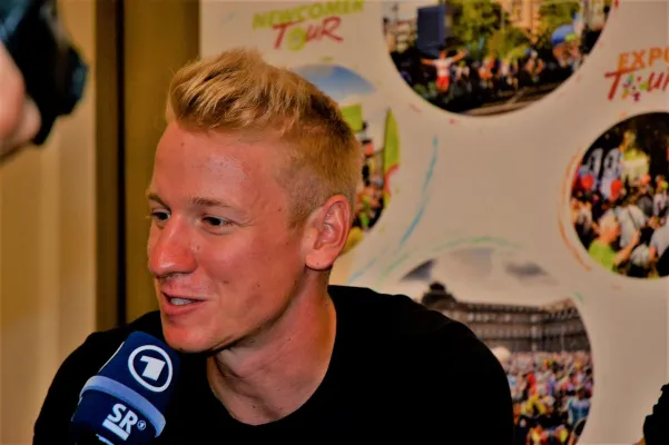 Bild: Binck Bank Tour. Ackermann steht zu lange im Wind.