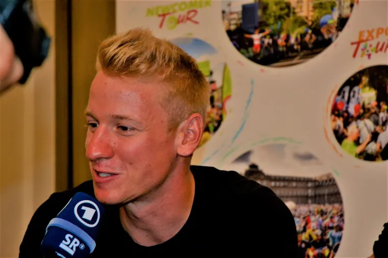 Bild: Binck Bank Tour. Ackermann steht zu lange im Wind.
