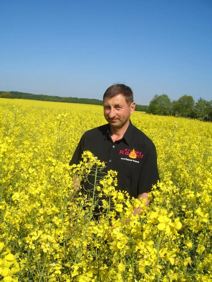 Hans Kruse im Rapsfeld