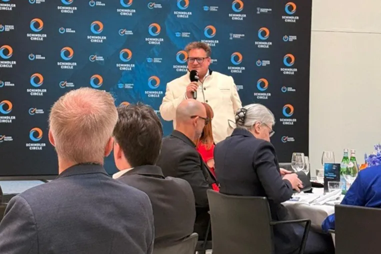 Bild: Bernhard Schindler: "Berlin, wir müssen reden"