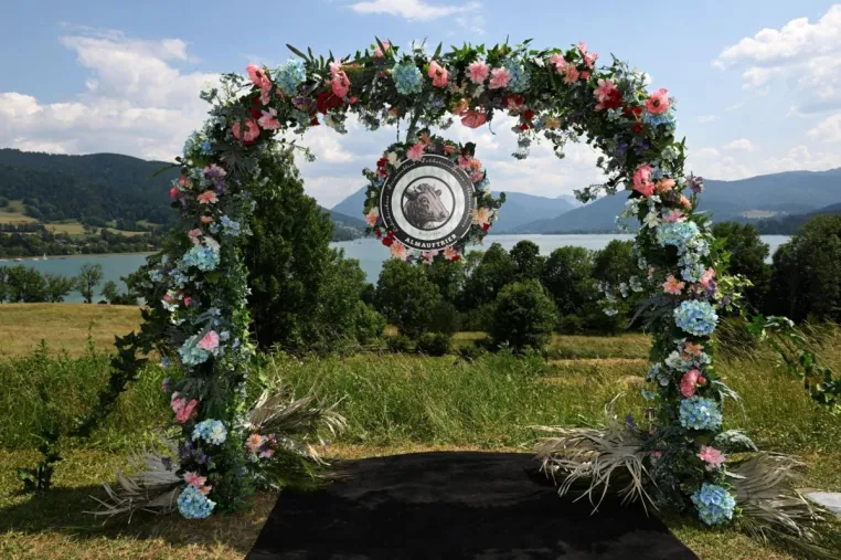 Der "Almauftrieb Summer Edition 2024" Event steigt am Tegernsee am 16. Juni 2024 Bild: Der "Almauftrieb Summer Edition 2024" Event steigt am Tegernsee am 16. Juni 2024
