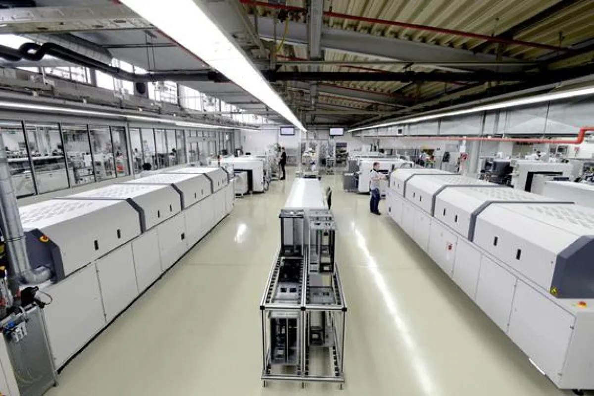 Im Optimierungsprojekt von Viessmann mit vier identische SMD-Linien von Rehm Thermal Systems