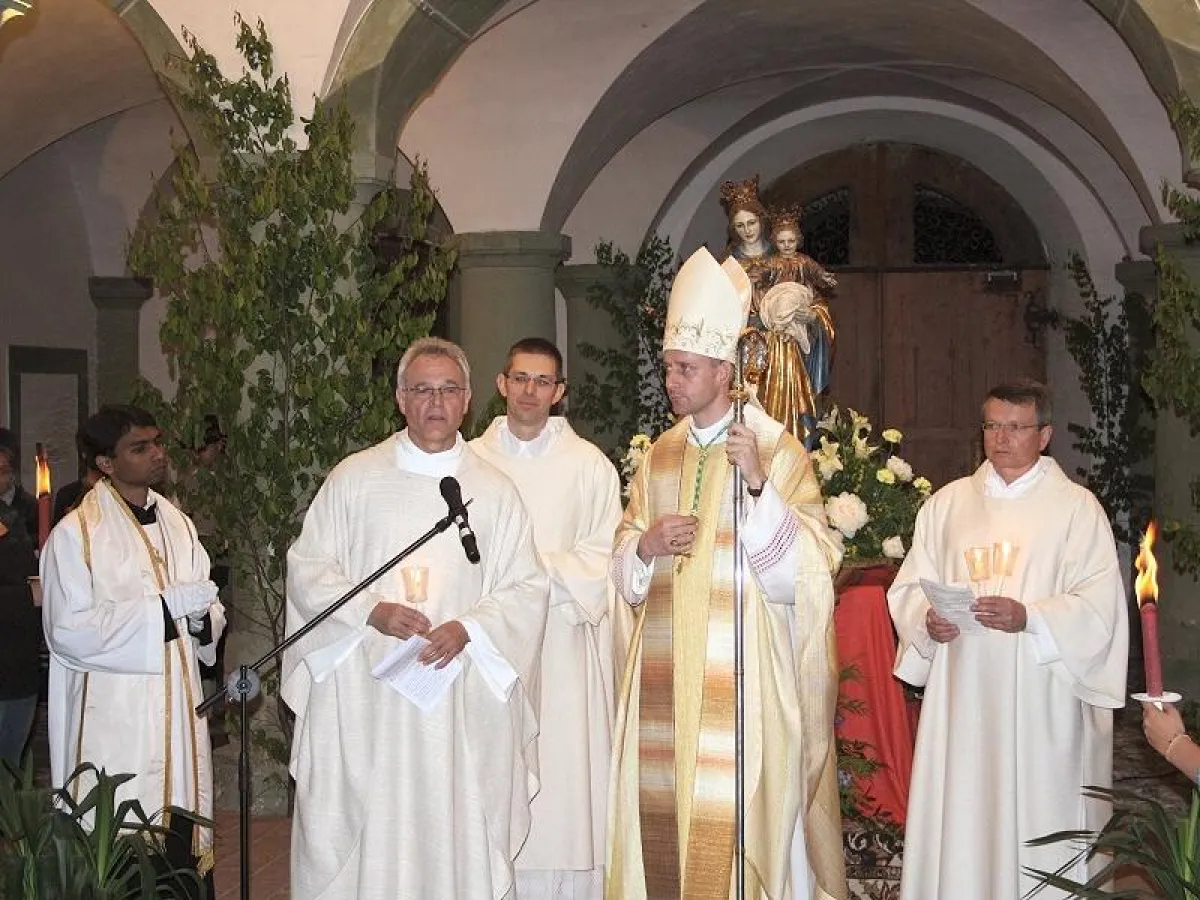 2.v.l.: Direktor P. Claudius Amann SDB, 2.v.r.: Abt Anselm van der Linde OCist (Foto: Nils Flitter SDB)