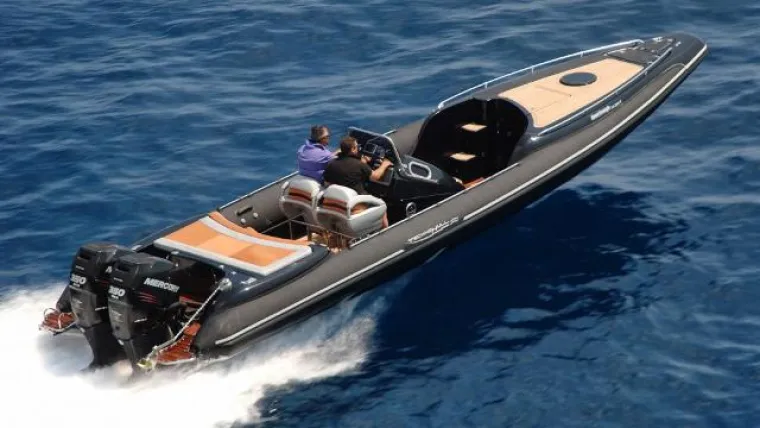 Bild: Ein Rennfahrer geht aufs Wasser - Udo Wagenhäuser, der Mann hinter Valentina Bootservice