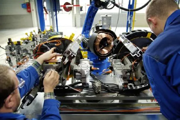 Bild: Nachhaltige Entwicklung - Frankreich baut Elektromotoren