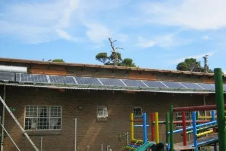 Bild: maxx-solar spendet Strom für eine ganze Gemeinde – Photovoltaikanlage in Kapstadt feierlich eingeweiht