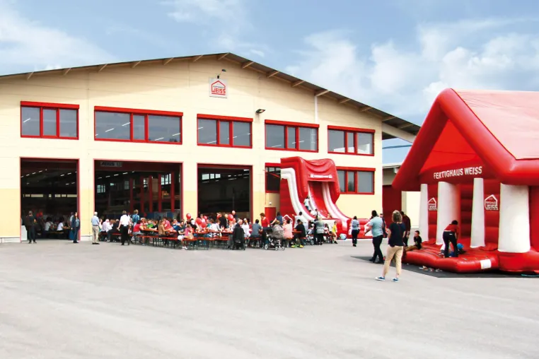 Tag der offenen Tür am 5. Mai 2019: Wo in Hallen Häuser entstehen Bild: Tag der offenen Tür am 5. Mai 2019: Wo in Hallen Häuser entstehen