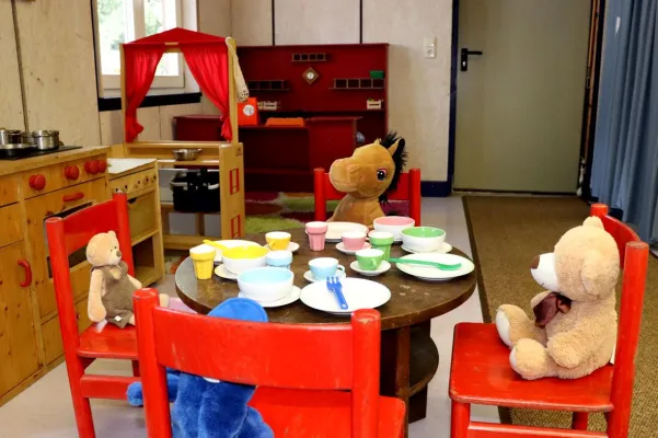 Ortsjugendring Eningen e.V. erhaelt Spende von Ergotherapie Team Weckmann Bild: Ortsjugendring Eningen e.V. erhaelt Spende von Ergotherapie Team Weckmann