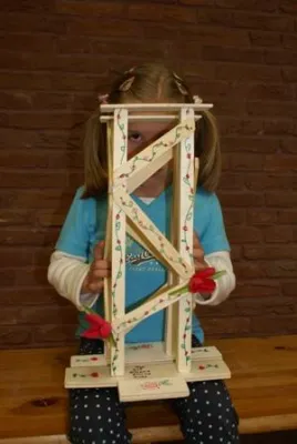 Bild: „Kinder entdecken Technik“ – Mitarbeiter der GFOS prämierten die Exponate dreier Grundschulen der Region