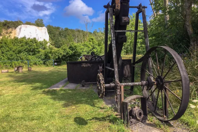 Lehrpfad führt von Europas einzigem Kreidemuseum zum Kleinen Königsstuhl Bild: Lehrpfad führt von Europas einzigem Kreidemuseum zum Kleinen Königsstuhl
