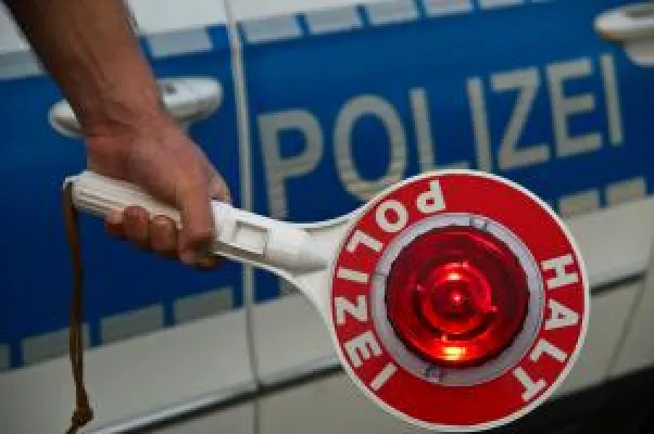 Bild: Richtiges Verhalten bei Verkehrskontrollen nach Alkohol-Fahrt – Was darf die Polizei und was nicht?