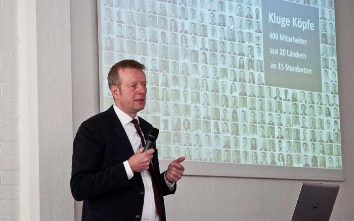 Martin Müller-Elschner, Vorstandsvorsitzender der IVU Traffic Technologies AG, berichtet bei der Hau