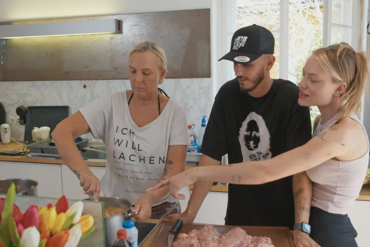 „Unser Hof - mit Cheyenne und Nino“: Neue Ideen für eine tierisch gute Zukunft auf dem Chianinahof Bild: „Unser Hof - mit Cheyenne und Nino“: Neue Ideen für eine tierisch gute Zukunft auf dem Chianinahof