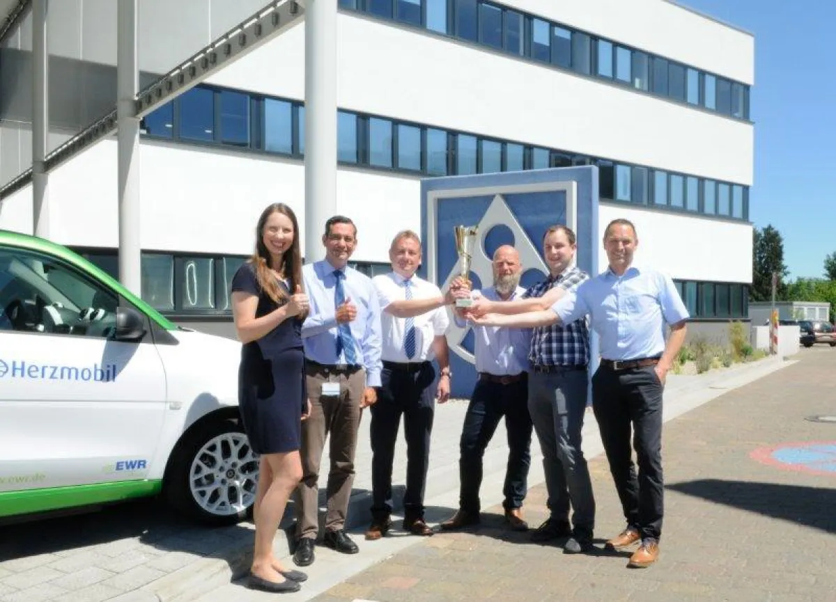 Im Bild: Die Verantwortlichen (Foto: EWR)