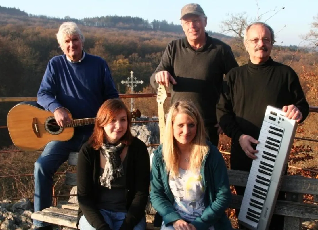 Helmut Hiegemann, Burkhard Ochel, Isabella Wiemar, Sabrina Furchert und Detlef Holzhauer von Warstein-Project