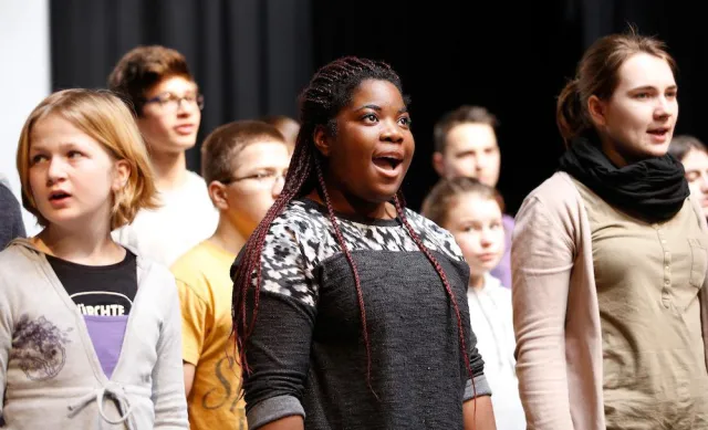 Bild: Stipendiaten der Roland Berger Stiftung präsentieren das Musical TURBULENCE