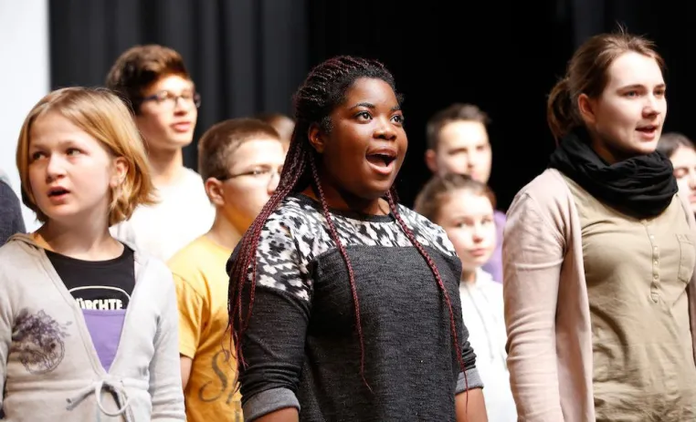 Bild: Stipendiaten der Roland Berger Stiftung präsentieren das Musical TURBULENCE
