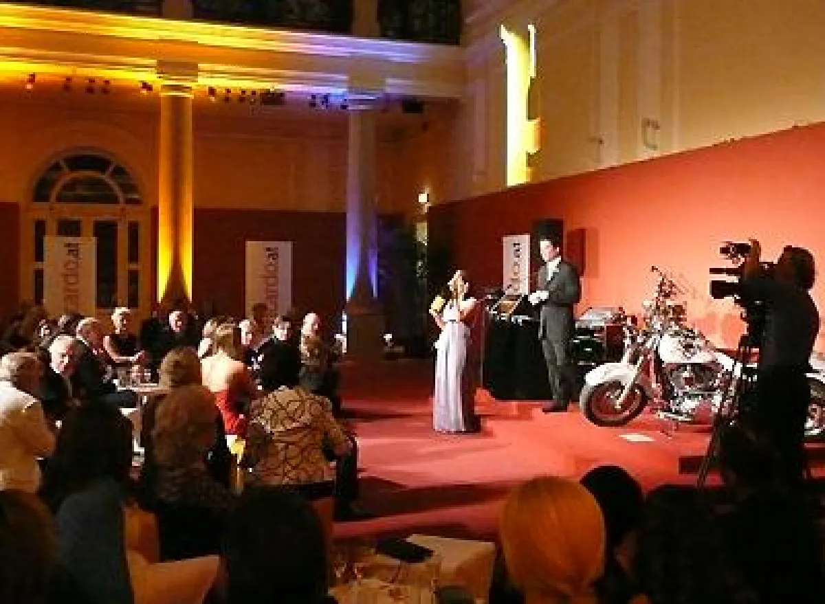 ricardo.at Auftakt-Event: Kristallisierte Harley-Davidson für einen guten Zweck