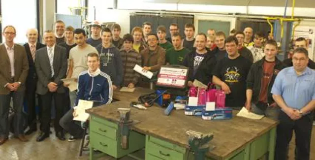 Junge Schweißer im sportlichen Wettstreit Bild: Junge Schweißer im sportlichen Wettstreit