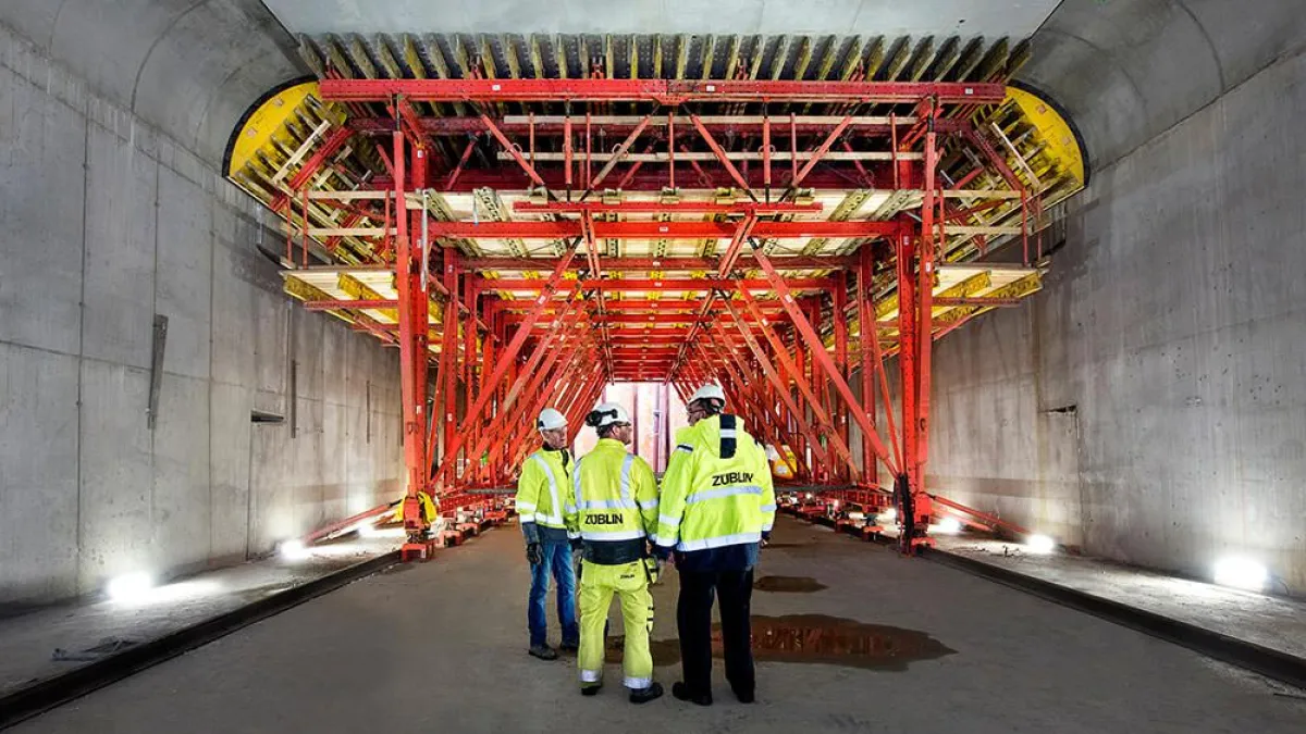 Deckenschalwagen sind modular. VARIOKIT Standardbauteile ermöglichen projektspezifische Anpassungen
