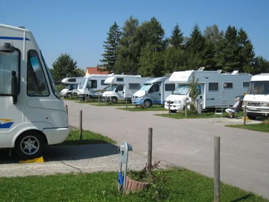 Bild: Wohnmobil-Stellplatz Bad Dürrheim: Drei auf einen Streich