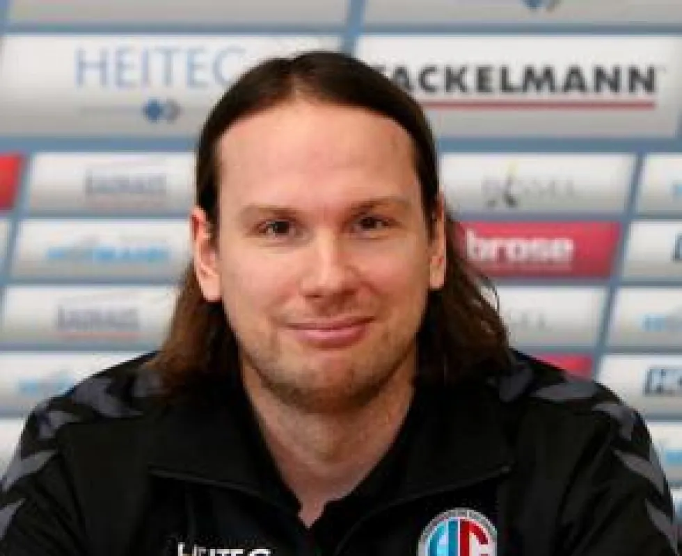 (Foto: hl-studios, Erlangen): Torwart Nikolas Katsigiannis freut sich auf das Derby gegen Coburg