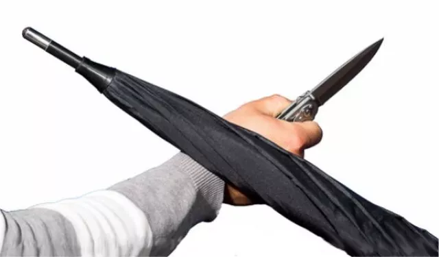 Der Schirm als Waffe Bild: Der Schirm als Waffe