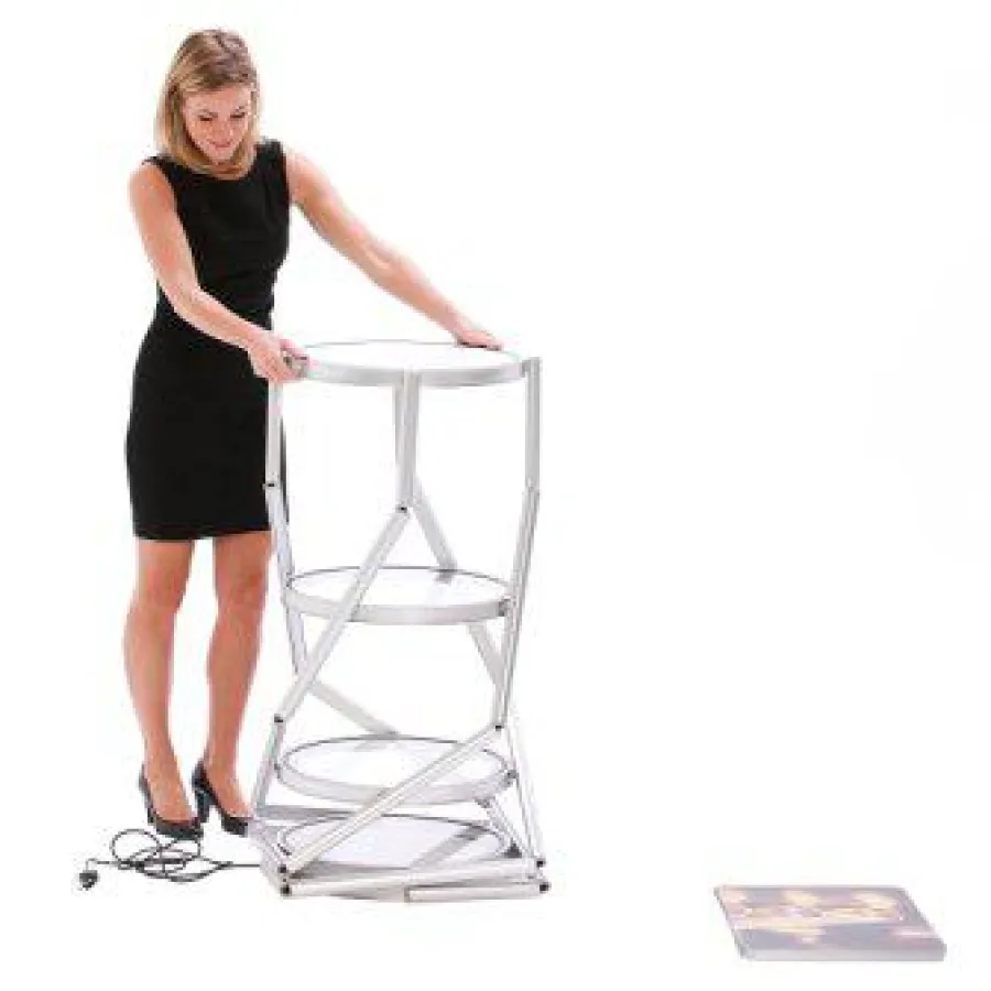 Der werkzeuglose Aufbau der „Expo Turn Up Vitrine“ ist dank eines cleveren Drehmechanismus spielend