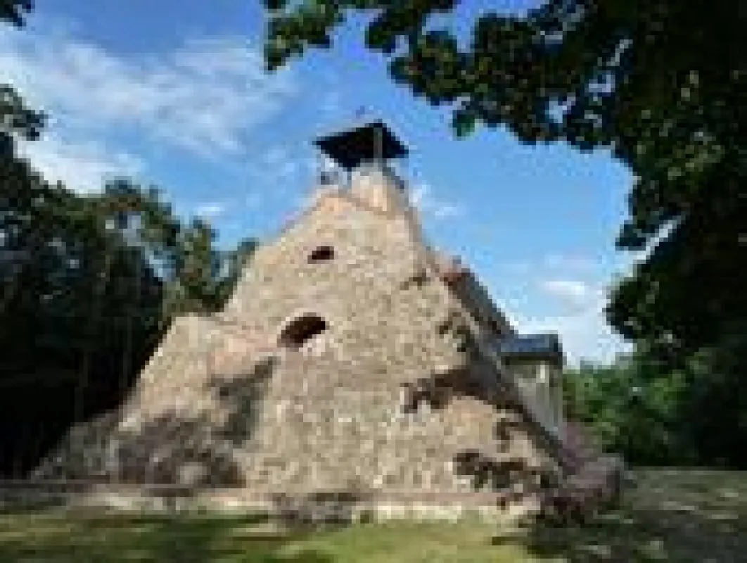 Pyramide Garzau: Verstecktes Schmuckstück am Europaradweg R1 in der Märkischen Schweiz